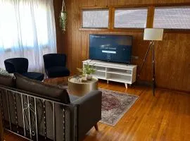 Mid-Century Modern 4BR WIF SmrtTV Coffee Patio