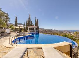 Luxurious Villa in Yalikavak with Private Pool and Breathtaking Sea Views, hotel v destinaci Yalıkavak