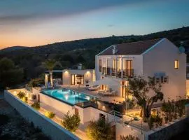 Luxury Villa Sea La Vie with Pool Near Sibenik
