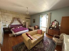 Chateau de la Boussiniere、Gennesのホテル