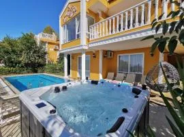 Villa with a Pool and Jacuzzi