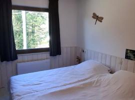 Auberge Chez Dikke Vriend, Chambres et taverne、シニーのイン