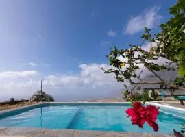 Apartamento con Vistas al Mar y la Montaña, Tenis, Piscina y BBQ