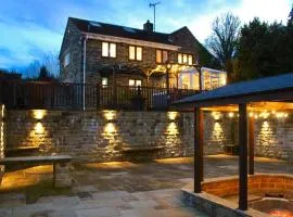 Rural Retreat with Hot Tub, Fire Pit & Games Room