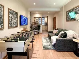 Joyful Jungle Jewel Wbalcony & Foozeball-ferndale