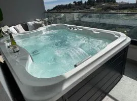 Luxury apartment L with jacuzzi