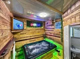 Kinky Kabin W Hot Tub, Sauna And Rooftop Garden
