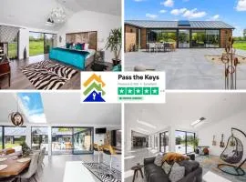 Pass The Keys Luxury Retreat with Countryside Views