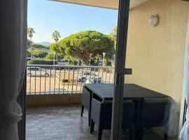 Super studio climatisé sur le port de Hyeres
