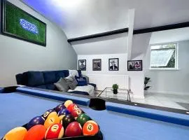 Sleek Skyward Serenity 2bed W Pool Table - Ystrad