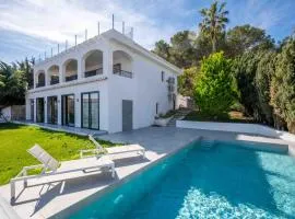 Luxury 4 bed villa with pool and views
