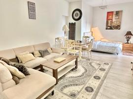 Entire 1-Bedroom Apartment with Balcony, Sharjah, hotel in Sharjah