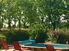 Studio avec piscine & jardin privé - calme absolu près de Villeneuve-sur-Lot, hotell i Lédat