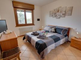 10min Auto Udine Centro Garage coperto Free Wifi, hotel v destinaci Godia