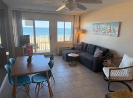Oceanfront condo, ocean view and indoor pool, hotel in Virginia Beach