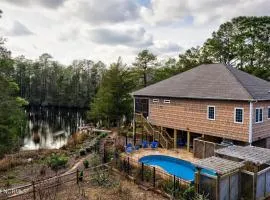 Heated Private Pool, Pond Views, Fishing, Mins to Carolina Beach