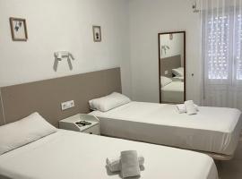 Hotel Bennington, hotel di La Marina