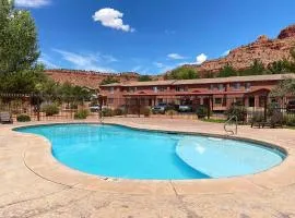 Kanab Family Townhome with Pool and Hot Tub