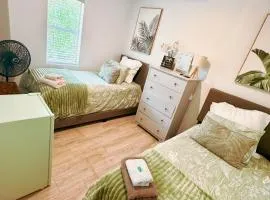 Deluxe Room in best location Miami in a 2 Bedrooms Unit - Parking, Laundry and Luggage Storage