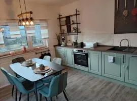 Ferienhaus Eden Frankenblick I Rennsteig I Thüringer Wald I Wandern I Naturnah I nahe Skipiste l Spielzimmer I Waschmaschine I kostenlos parken I WLAN I Spülmaschine I Familien-Ferienhaus I Waldwege und Wanderwege
