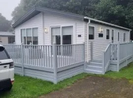 Lakeside Lodge