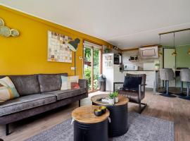 Luxe chalet met jacuzzi en sauna, hotel com banheiras de hidromassagem em Erm