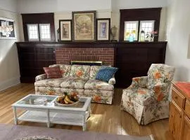 Spacious 17 Guest Stay Yonge St Richmond Hill Prime Location