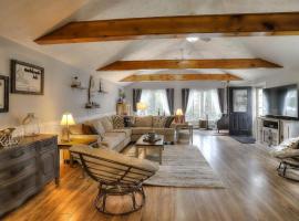 Beautiful Spacious & Well-Stocked Downtown Home, hotel v destinaci Rangeley