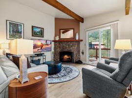 Cozy Secluded Riverfront Cabin Fireplace Parking, vila v destinaci Vail