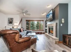 Luxurious Condo Gated Community Pool Hot Tubs