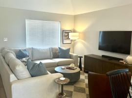 Perfect Home, Center of Aggieland - 3BR 3 BA 5Beds、カレッジ・ステーションのホテル