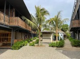 Marena Surf Shack - Casa Akaw