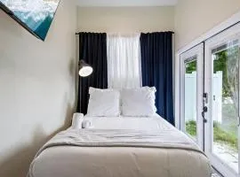 Central Gem Modern One Bedroom Oasis