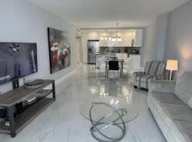 Trendy 1BD Condo 4 Mins to Beach