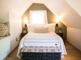 The Gate House Cozy Route 66 Cabin In Edmond