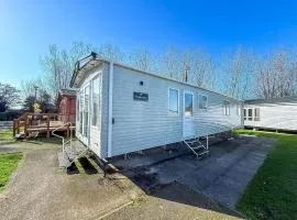 Beautiful Caravan At Manor Park Nearby Hunstanton Beach Ref 23030W