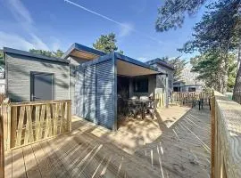 Chalet de Standing à Jullouville: 6 Couchages, Piscine Chauffée, Proche Plage et Commerces, WiFi Gratuit - FR-1-361-548
