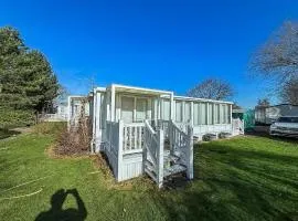 Lovely Caravan With Large Decking At Southview Holiday Park Ref 33108S