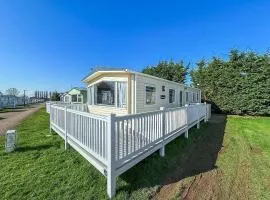 Homely 8 Berth Caravan At Manor Park, Near Hunstanton Beach Ref 23004B