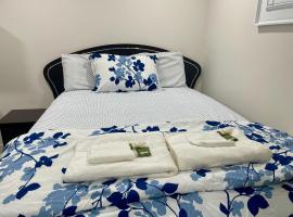 Luxury Basement-Private Bdr & Bathroom with free parking In Toronto, cazare &icirc;n regim self catering din Toronto