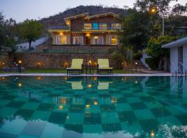 ELIVAAS Festiva Mansion - 3BHK with Pvt Pool, Garden & Scenic Views, hotel v mestu Thūr