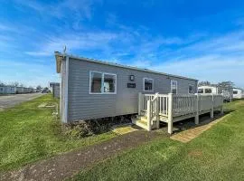 Cosy Caravan With Decking At Golden Sands Haven Holiday Park Ref 63009Rc