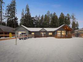 Mountain Retreat with Hot Tub, Game Room and Yard home, hotelli kohteessa Ronald