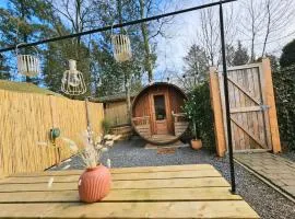 Holiday home with private Sauna on the Veluwe with cold water Tub bath