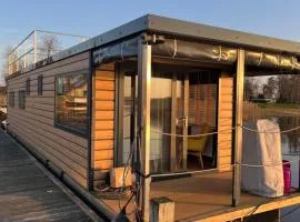Houseboat mét sloep