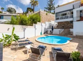 Casa Torremuelle II - Townhouse with private Pool & BBQ near Playa Bonita