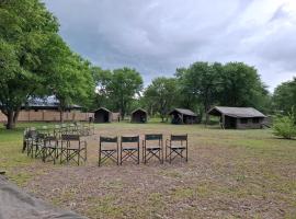 Se xaxa Camp, hotel pro pobyt s dom&aacute;c&iacute;mi mazl&iacute;čky v destinaci Maun