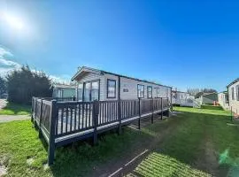 Stunning 6 Berth Caravan With Decking At Manor Park, Near Hunstanton Ref 23068C