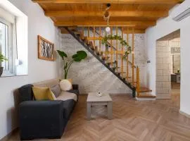 Kostas Nest
