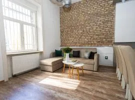 Spacious & Minimalistic Apartment in Downtown